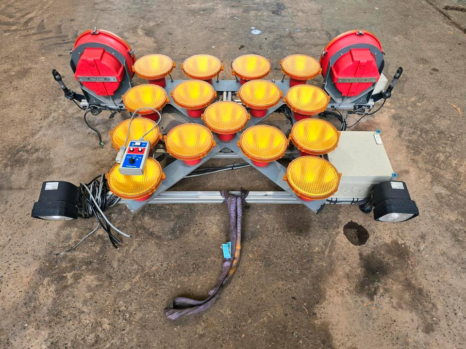 Horizont Blinkpfeinalage für Unimog mit Xenonscheinwerfer Dachträger Nissen Vz616 Funkwarnmeldeanlage passend für UGE UGN U290 U 300 400 500 405 218 219 318 319 423 427 430 527 530 Mercedes-Benz  Dach - Lichten/ Verlichting voor Bouwmachine: afbeelding 3 Horizont Blinkpfeinalage für Unimog mit Xenonscheinwerfer Dachträger Nissen Vz616 Funkwarnmeldeanlage passend für UGE UGN U290 U 300 400 500 405 218 219 318 319 423 427 430 527 530 Mercedes-Benz  Dach - Lichten/ Verlichting voor Bouwmachine: afbeelding 3