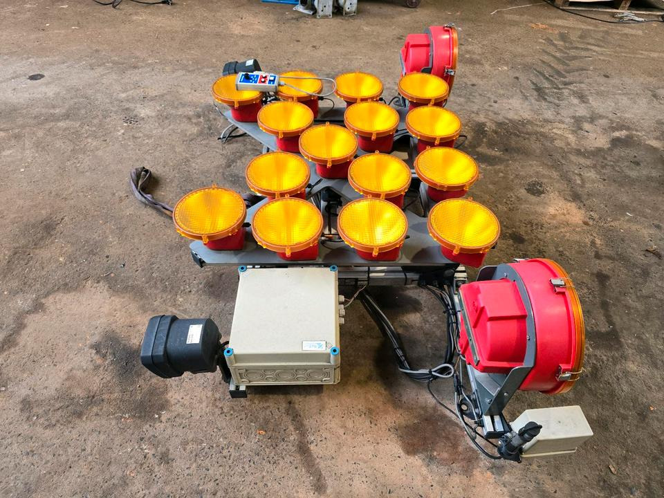 Horizont Blinkpfeinalage für Unimog mit Xenonscheinwerfer Dachträger Nissen Vz616 Funkwarnmeldeanlage passend für UGE UGN U290 U 300 400 500 405 218 219 318 319 423 427 430 527 530 Mercedes-Benz  Dach - Lichten/ Verlichting voor Bouwmachine: afbeelding 4 Horizont Blinkpfeinalage für Unimog mit Xenonscheinwerfer Dachträger Nissen Vz616 Funkwarnmeldeanlage passend für UGE UGN U290 U 300 400 500 405 218 219 318 319 423 427 430 527 530 Mercedes-Benz  Dach - Lichten/ Verlichting voor Bouwmachine: afbeelding 4