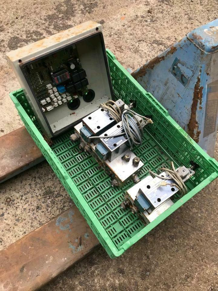 Hydraulik Steuerblock Küpper Weisser Salzstreuer Steuerung Platin - Hydraulische klep voor Gemeentelijke machine/ Speciaal: afbeelding 1 Hydraulik Steuerblock Küpper Weisser Salzstreuer Steuerung Platin - Hydraulische klep voor Gemeentelijke machine/ Speciaal: afbeelding 1