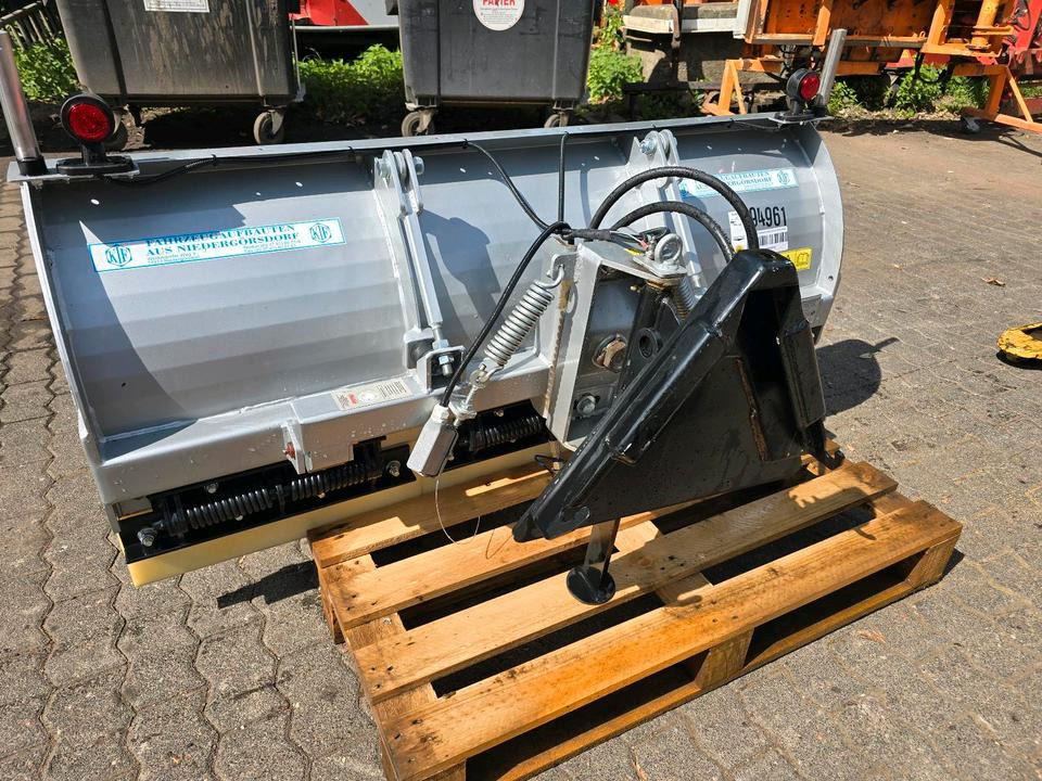 NEUWARE KIF Schneepflug CM 1600 Schneeschieber Schneeschild Winterdienst Räumschild passend für Multicar Kramer Iseki Kubota Kleintraktor - Sneeuwschuif: afbeelding 3 NEUWARE KIF Schneepflug CM 1600 Schneeschieber Schneeschild Winterdienst Räumschild passend für Multicar Kramer Iseki Kubota Kleintraktor - Sneeuwschuif: afbeelding 3