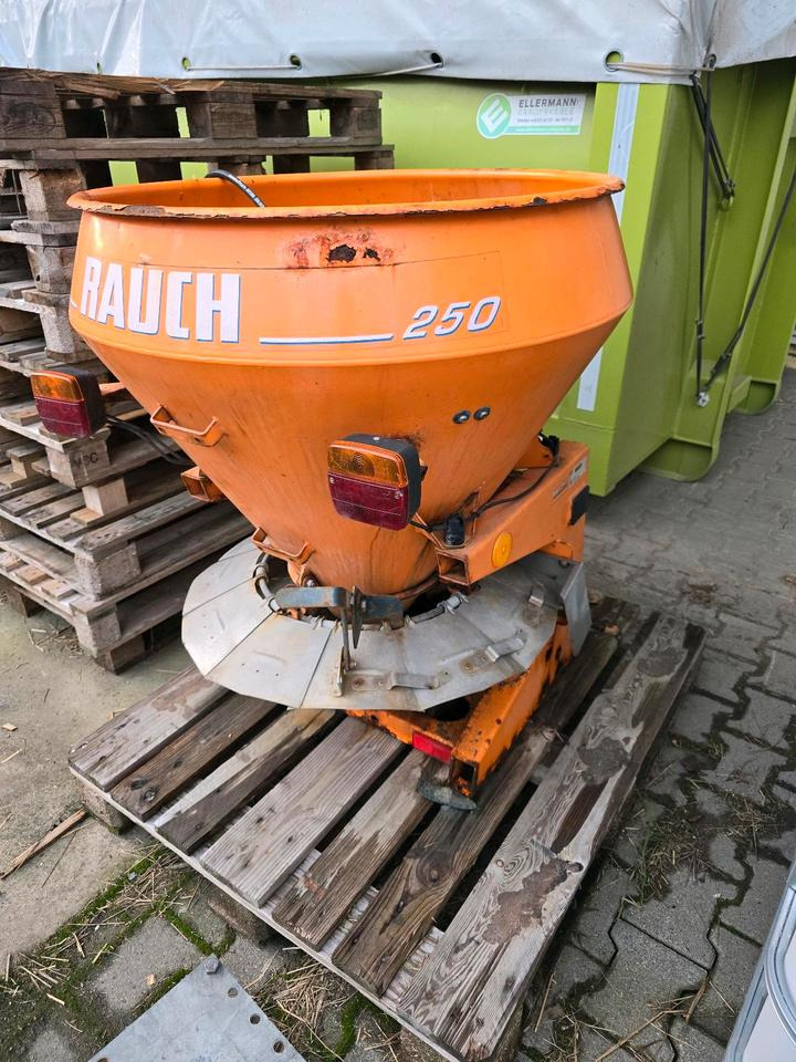 Rauch 250 Salzstreuer für Kleintraktor Iseki Kubota Winterdienst - Zout/ Zandstrooier: afbeelding 2 Rauch 250 Salzstreuer für Kleintraktor Iseki Kubota Winterdienst - Zout/ Zandstrooier: afbeelding 2