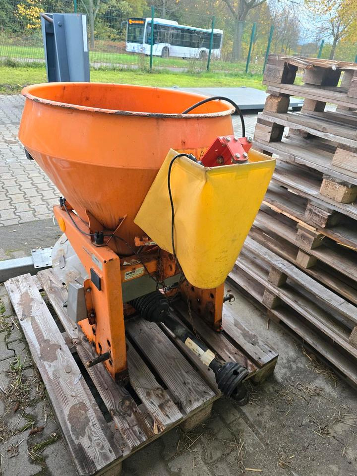 Rauch 250 Salzstreuer für Kleintraktor Iseki Kubota Winterdienst - Zout/ Zandstrooier: afbeelding 3 Rauch 250 Salzstreuer für Kleintraktor Iseki Kubota Winterdienst - Zout/ Zandstrooier: afbeelding 3