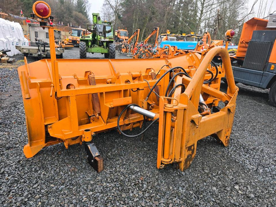 Schmidt MF 2.4 3m. Schneeschieber Schneeschild Winterdienst Räumschild Schneepflug passend für Traktor Unimog 405 UGE UGN Fronthydraulik - Sneeuwschuif: afbeelding 1 Schmidt MF 2.4 3m. Schneeschieber Schneeschild Winterdienst Räumschild Schneepflug passend für Traktor Unimog 405 UGE UGN Fronthydraulik - Sneeuwschuif: afbeelding 1
