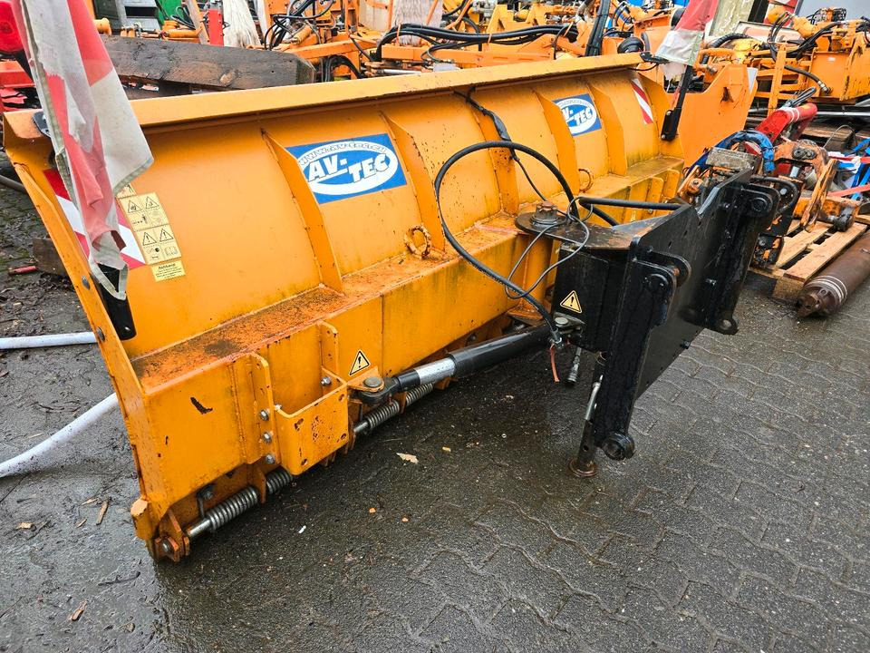 Schneepflug für Schaeff U. Yanmar Radlader Schneeschild Schneeschieber Schmidt Winterdienst - Sneeuwschuif: afbeelding 1 Schneepflug für Schaeff U. Yanmar Radlader Schneeschild Schneeschieber Schmidt Winterdienst - Sneeuwschuif: afbeelding 1