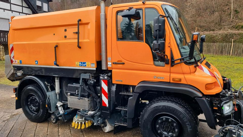 Unimog 9400km U400 405 Kehrmaschine SK 370 Schmidt Mercedes Benz Variopilot Kehraufbau Hydrostat 2011 Bluetec 5 - Veegwagen: afbeelding 5 Unimog 9400km U400 405 Kehrmaschine SK 370 Schmidt Mercedes Benz Variopilot Kehraufbau Hydrostat 2011 Bluetec 5 - Veegwagen: afbeelding 5