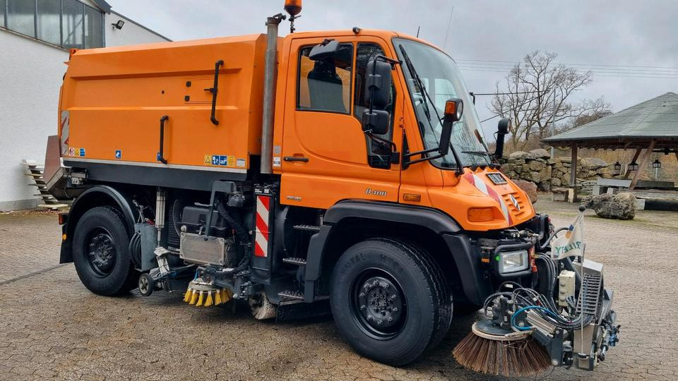 Unimog Kehrmaschine U400 405 Mercedes-Benz Hydrostat Wechsellenkung Variopilot - Veegwagen: afbeelding 1 Unimog Kehrmaschine U400 405 Mercedes-Benz Hydrostat Wechsellenkung Variopilot - Veegwagen: afbeelding 1