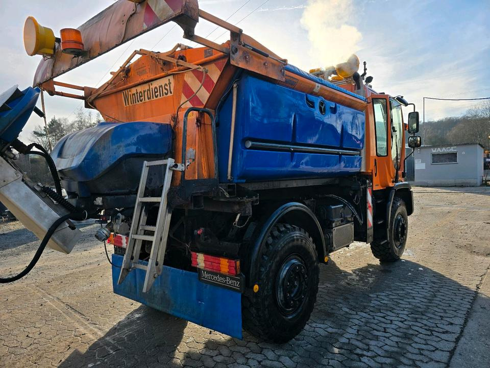 Unimog U500 2008 EasyDrive Variopilot Leistungshydraulik 405/10 405/12 NKS-Z-UGN-43K Bluetec 4 Mercedes-Benz UGE UGN Schmidt Stratos Salzstreuer - Sneeuwruimer: afbeelding 4 Unimog U500 2008 EasyDrive Variopilot Leistungshydraulik 405/10 405/12 NKS-Z-UGN-43K Bluetec 4 Mercedes-Benz UGE UGN Schmidt Stratos Salzstreuer - Sneeuwruimer: afbeelding 4