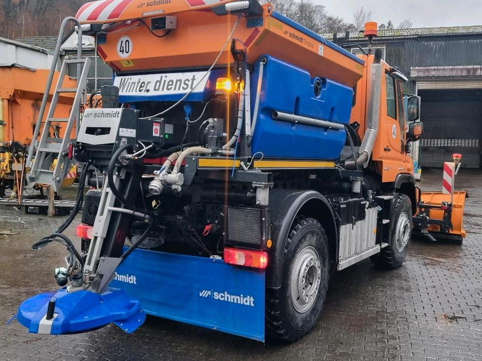 Zu vermieten Unimog 405 U427 Winterdienst Schmidt Salzstreuer 423 429 430 Mercedes Benz 318 527 Vermietung - Sneeuwruimer: afbeelding 3 Zu vermieten Unimog 405 U427 Winterdienst Schmidt Salzstreuer 423 429 430 Mercedes Benz 318 527 Vermietung - Sneeuwruimer: afbeelding 3