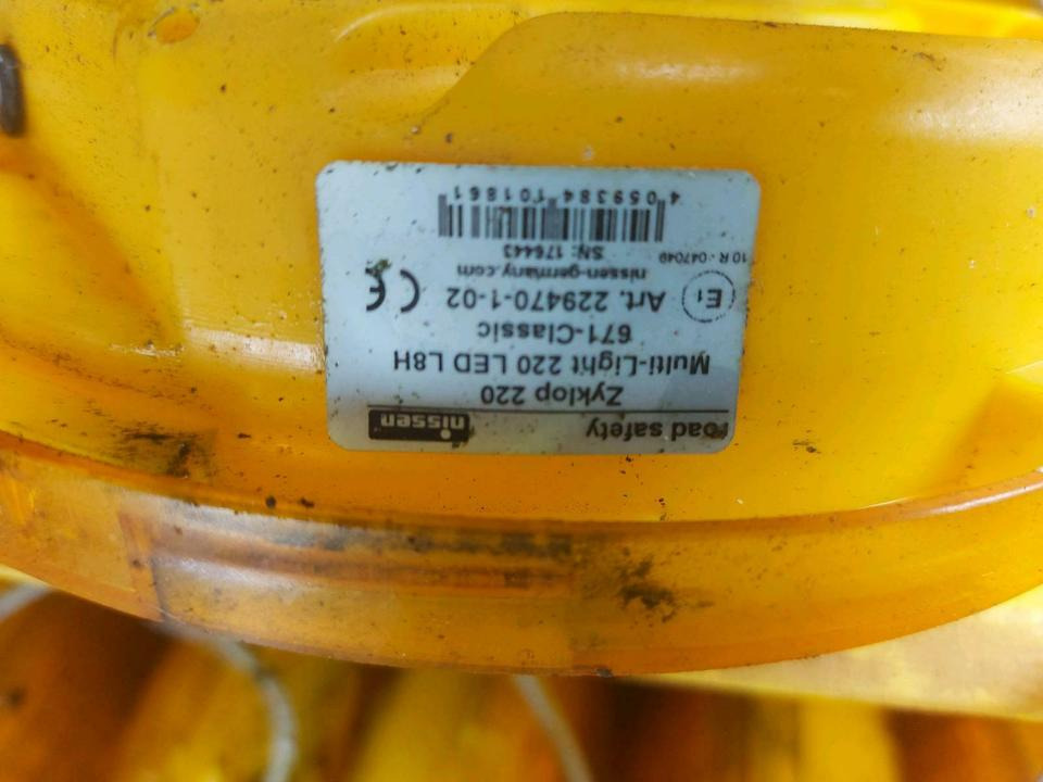 Nissen LED Vorwarner Leuchte Zyklop 220 Absperrtafel Vorwarntafel - Lichten/ Verlichting: afbeelding 3 Nissen LED Vorwarner Leuchte Zyklop 220 Absperrtafel Vorwarntafel - Lichten/ Verlichting: afbeelding 3