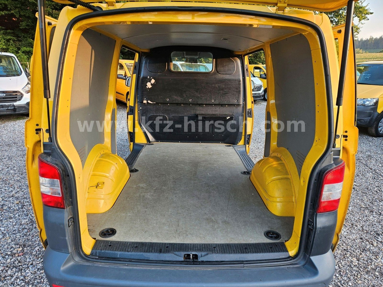 Volkswagen T5 2.0TDI Schiebetüre links+rechts 1.Hand S-heft - Personenvervoer: afbeelding 4 Volkswagen T5 2.0TDI Schiebetüre links+rechts 1.Hand S-heft - Personenvervoer: afbeelding 4