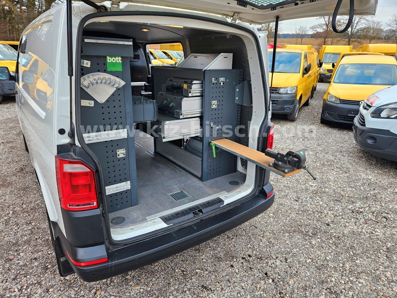 Volkswagen T6 Auto/ DSG Bott Sortimo Stdhzg Behindertenger. - Personenvervoer: afbeelding 2 Volkswagen T6 Auto/ DSG Bott Sortimo Stdhzg Behindertenger. - Personenvervoer: afbeelding 2