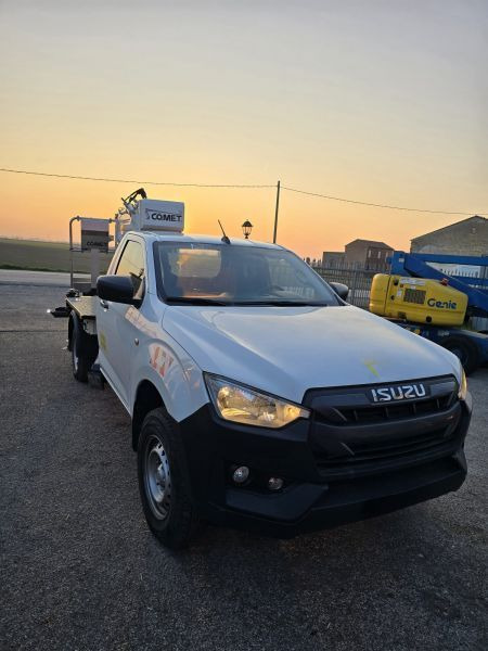 Isuzu D-Max 4x4 podnośnik koszowy 16 m Comet New Eurosky - Vrachtwagen hoogwerker: afbeelding 1 Isuzu D-Max 4x4 podnośnik koszowy 16 m Comet New Eurosky - Vrachtwagen hoogwerker: afbeelding 1