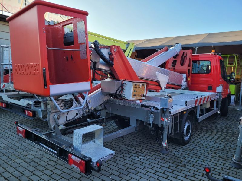 Iveco Daily 35S12 podnośnik koszowy 25 m Multitel MX250 - Vrachtwagen hoogwerker: afbeelding 3 Iveco Daily 35S12 podnośnik koszowy 25 m Multitel MX250 - Vrachtwagen hoogwerker: afbeelding 3