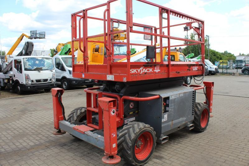 Skyjack SJ6832RT podnośnik nożycowy 4x4 spalinowy 12 m scissor lift diesel genie - Schaarlift: afbeelding 4 Skyjack SJ6832RT podnośnik nożycowy 4x4 spalinowy 12 m scissor lift diesel genie - Schaarlift: afbeelding 4