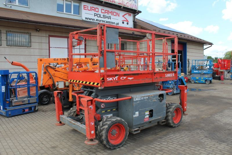 Skyjack SJ6832RT podnośnik nożycowy 4x4 spalinowy 12 m scissor lift diesel genie - Schaarlift: afbeelding 1 Skyjack SJ6832RT podnośnik nożycowy 4x4 spalinowy 12 m scissor lift diesel genie - Schaarlift: afbeelding 1