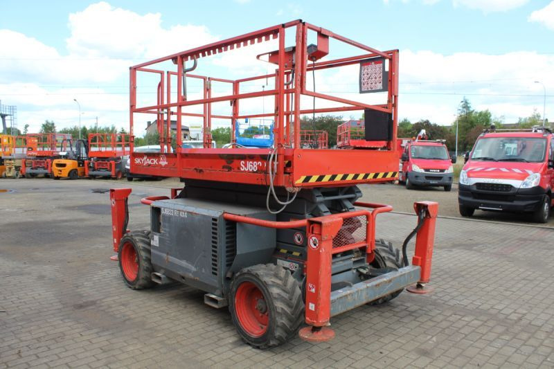Podnośnik nożycowy 4x4 spalinowy 12 m Skyjack SJ6832RT - Schaarlift: afbeelding 2 Podnośnik nożycowy 4x4 spalinowy 12 m Skyjack SJ6832RT - Schaarlift: afbeelding 2