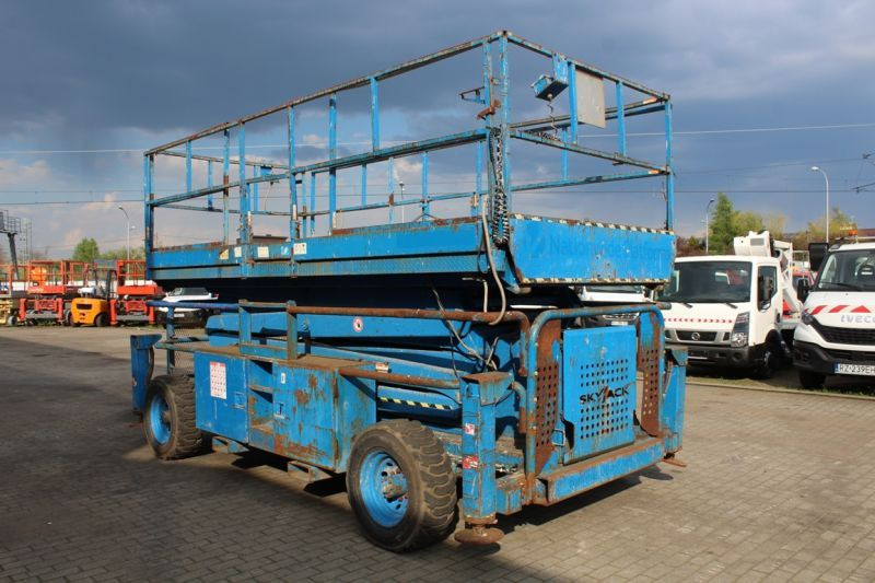 Podnośnik nożycowy 4x4 spalinowy 15 m Skyjack SJ9241 - Schaarlift: afbeelding 3 Podnośnik nożycowy 4x4 spalinowy 15 m Skyjack SJ9241 - Schaarlift: afbeelding 3