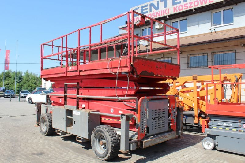 Podnośnik nożycowy 4x4 spalinowy 17 m Skyjack SJ9250 - Schaarlift: afbeelding 2 Podnośnik nożycowy 4x4 spalinowy 17 m Skyjack SJ9250 - Schaarlift: afbeelding 2