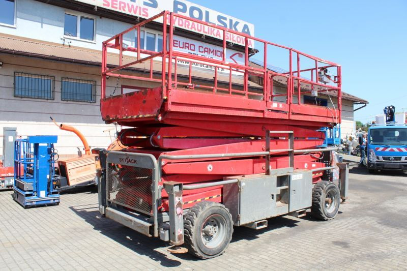 Podnośnik nożycowy 4x4 spalinowy 17 m Skyjack SJ9250 - Schaarlift: afbeelding 1 Podnośnik nożycowy 4x4 spalinowy 17 m Skyjack SJ9250 - Schaarlift: afbeelding 1