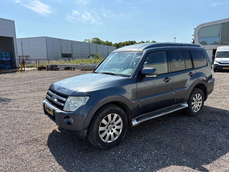 Mitsubishi Pajero PAJERO 3.2 DID AT LWB HRV PAJERO PAJERO 3.2 DID AT LWB HRV / 4x4 / - Personenwagen: afbeelding 1 Mitsubishi Pajero PAJERO 3.2 DID AT LWB HRV PAJERO PAJERO 3.2 DID AT LWB HRV / 4x4 / - Personenwagen: afbeelding 1