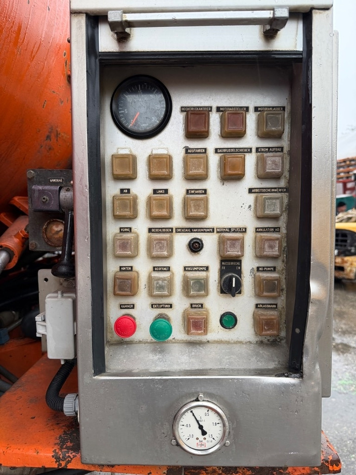 MAN 32.402 VF 8x4 - Vacuümwagen: afbeelding 4 MAN 32.402 VF 8x4 - Vacuümwagen: afbeelding 4