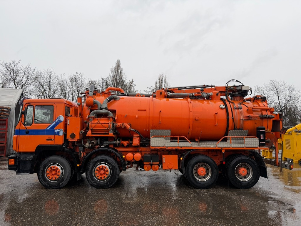 MAN 32.402 VF 8x4 - Vacuümwagen: afbeelding 1 MAN 32.402 VF 8x4 - Vacuümwagen: afbeelding 1