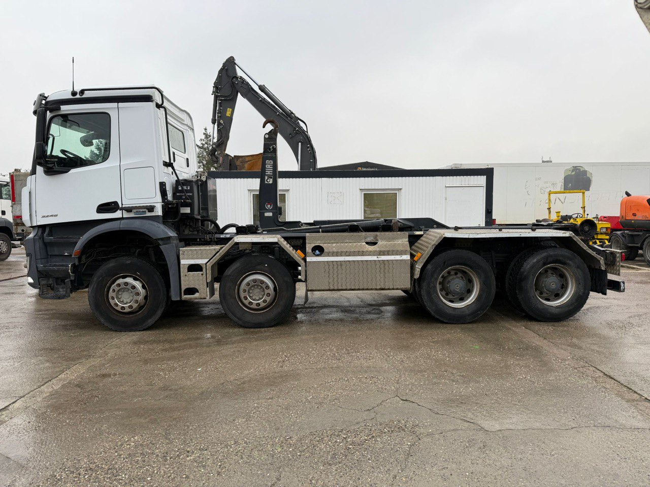 MERCEDES-BENZ Arocs 3245 - Haakarmsysteem vrachtwagen: afbeelding 1 MERCEDES-BENZ Arocs 3245 - Haakarmsysteem vrachtwagen: afbeelding 1