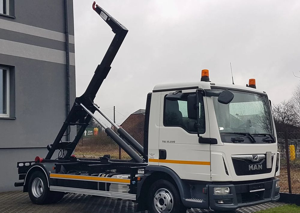MAN TGL 12.220 HAKOWIEC 4x2 KLIMA DO KONTENERÓW MANUAL - Haakarmsysteem vrachtwagen: afbeelding 1 MAN TGL 12.220 HAKOWIEC 4x2 KLIMA DO KONTENERÓW MANUAL - Haakarmsysteem vrachtwagen: afbeelding 1