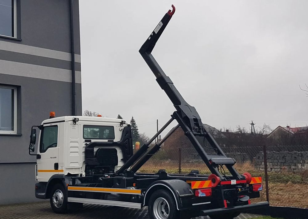 MAN TGL 12.220 HAKOWIEC 4x2 KLIMA DO KONTENERÓW MANUAL - Haakarmsysteem vrachtwagen: afbeelding 3 MAN TGL 12.220 HAKOWIEC 4x2 KLIMA DO KONTENERÓW MANUAL - Haakarmsysteem vrachtwagen: afbeelding 3