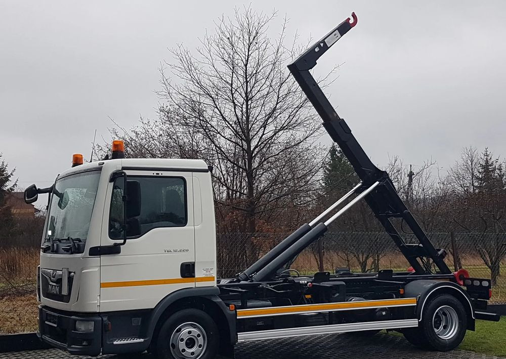 MAN TGL 12.220 HAKOWIEC 4x2 KLIMA DO KONTENERÓW MANUAL - Haakarmsysteem vrachtwagen: afbeelding 2 MAN TGL 12.220 HAKOWIEC 4x2 KLIMA DO KONTENERÓW MANUAL - Haakarmsysteem vrachtwagen: afbeelding 2