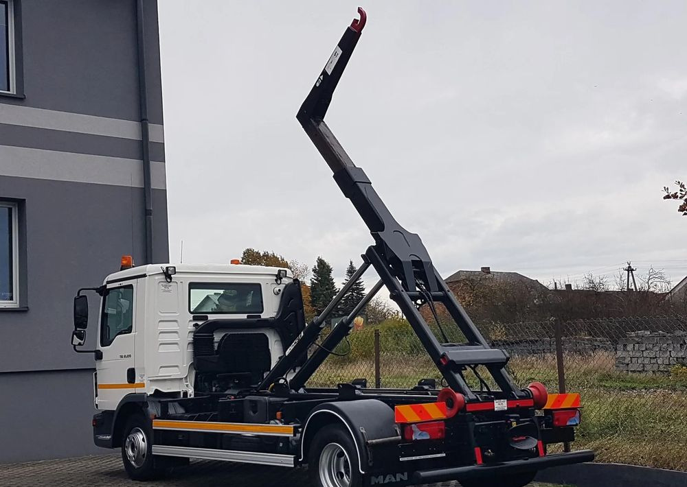 MAN TGL 12.220 HAKOWIEC 4x2 KLIMA HAKOWIEC DO KONTENERÓW - Haakarmsysteem vrachtwagen: afbeelding 3 MAN TGL 12.220 HAKOWIEC 4x2 KLIMA HAKOWIEC DO KONTENERÓW - Haakarmsysteem vrachtwagen: afbeelding 3