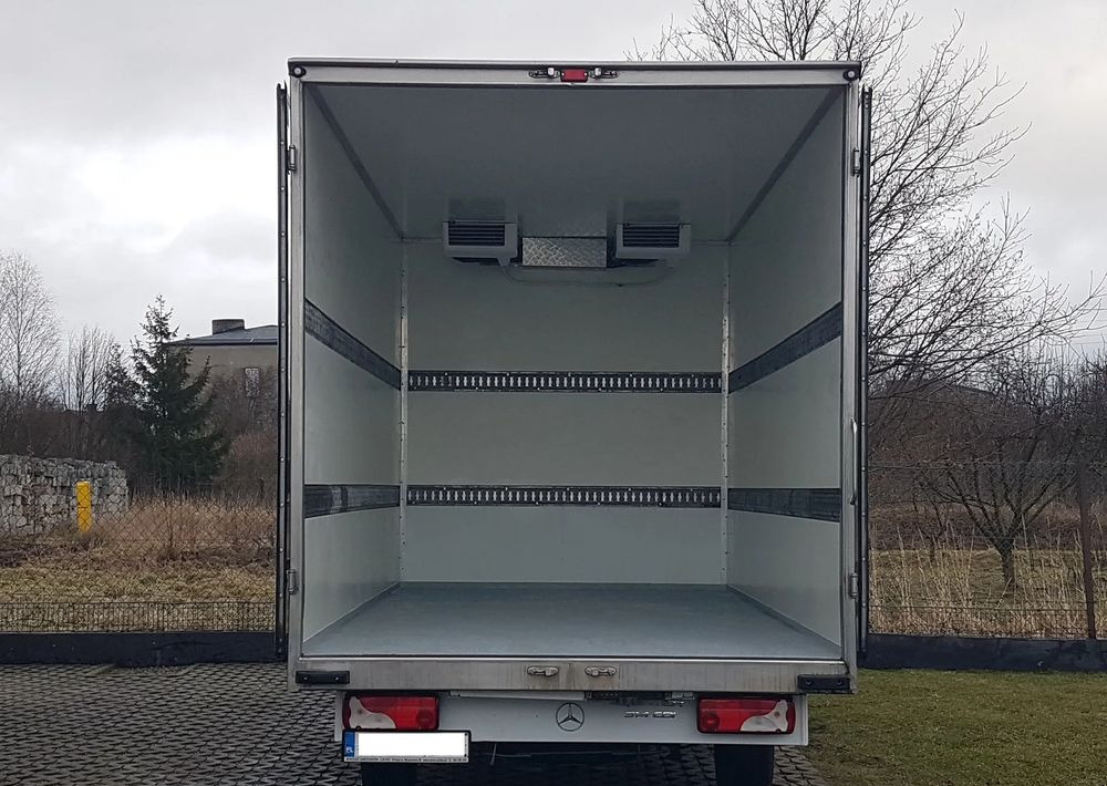 Mercedes-Benz Sprinter CHŁODNIA IZOTERMA 8EP AGREGAT ZANOTTI 4,22x2,15x2,30 KLIMA 314 CDI - Koelwagen: afbeelding 5 Mercedes-Benz Sprinter CHŁODNIA IZOTERMA 8EP AGREGAT ZANOTTI 4,22x2,15x2,30 KLIMA 314 CDI - Koelwagen: afbeelding 5