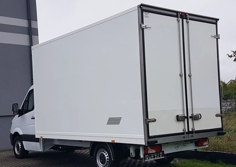 Mercedes-Benz Sprinter KONTENER 8EP 4,21x2,15x2,30 KLIMA 314 CDI MANUAL - Bestelwagen gesloten laadbak: afbeelding 3 Mercedes-Benz Sprinter KONTENER 8EP 4,21x2,15x2,30 KLIMA 314 CDI MANUAL - Bestelwagen gesloten laadbak: afbeelding 3