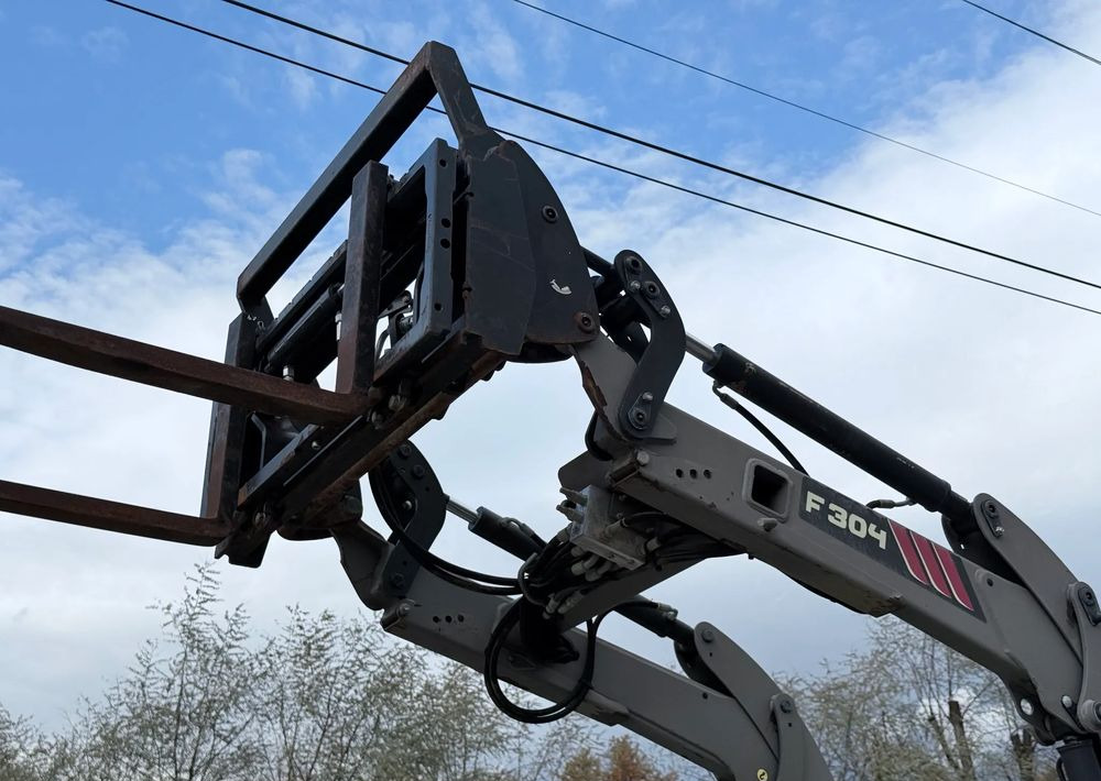 Claas * Ciągnik Traktor CLAAS 240 F NEXOS * 4x4 * Sadowniczy * Tur MX F304 * TUZ * Wałek WOM - Tractor: afbeelding 5 Claas * Ciągnik Traktor CLAAS 240 F NEXOS * 4x4 * Sadowniczy * Tur MX F304 * TUZ * Wałek WOM - Tractor: afbeelding 5