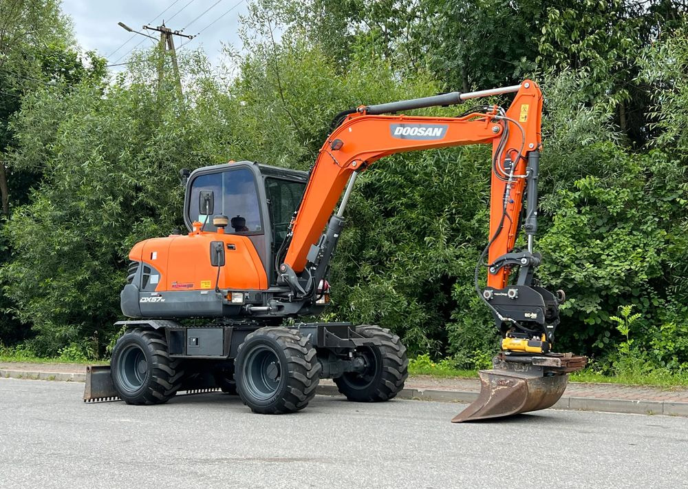 Doosan DOOSAN DX57W *ROTOTILT* 2200 Motogodzin JAK NOWA KOPARKA KOŁOWA STAN PERFEKCYJNY SPROWADZONA - Mobiele graafmachine: afbeelding 2 Doosan DOOSAN DX57W *ROTOTILT* 2200 Motogodzin JAK NOWA KOPARKA KOŁOWA STAN PERFEKCYJNY SPROWADZONA - Mobiele graafmachine: afbeelding 2