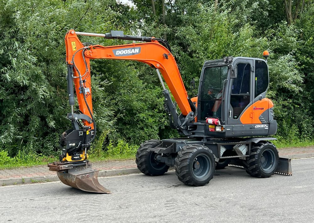 Doosan DOOSAN DX57W *ROTOTILT* 2200 Motogodzin * Jak Nowa * Sprowadzona * Stan Perfekcyjny - Mobiele graafmachine: afbeelding 1 Doosan DOOSAN DX57W *ROTOTILT* 2200 Motogodzin * Jak Nowa * Sprowadzona * Stan Perfekcyjny - Mobiele graafmachine: afbeelding 1