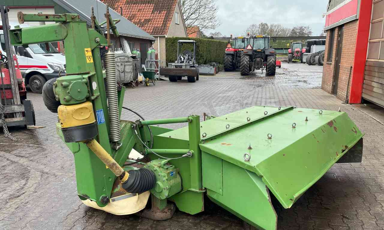 Krone Easycut 280 CV achtermaaier schijvenmaaier kneuzer weidebouwmachines - Maaimachine: afbeelding 3 Krone Easycut 280 CV achtermaaier schijvenmaaier kneuzer weidebouwmachines - Maaimachine: afbeelding 3