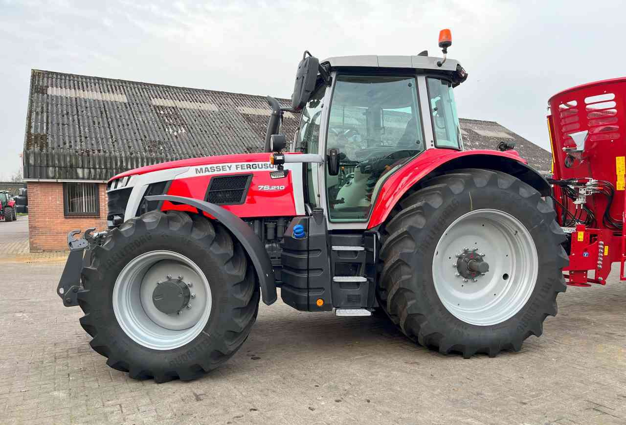 Massey Ferguson 7S.210 Dyna-VT Exclusive Tractoren - Tractor: afbeelding 2 Massey Ferguson 7S.210 Dyna-VT Exclusive Tractoren - Tractor: afbeelding 2