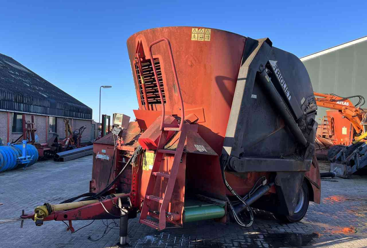 Trioliet Triomix 1200 zelfladende voermengwagen voermachines - Voermengwagen: afbeelding 5 Trioliet Triomix 1200 zelfladende voermengwagen voermachines - Voermengwagen: afbeelding 5