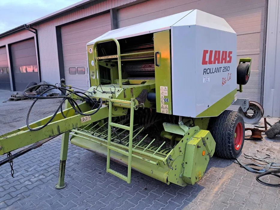 PRASA ROLUJĄCA CLAAS ROLLANT 250 RC 255 - Ronde balenpers: afbeelding 4 PRASA ROLUJĄCA CLAAS ROLLANT 250 RC 255 - Ronde balenpers: afbeelding 4