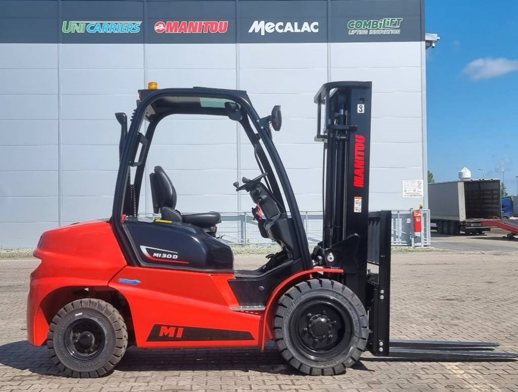 Manitou MI 30 D UNUSED TRIPLEX !! SALE - Diesel heftruck: afbeelding 1 Manitou MI 30 D UNUSED TRIPLEX !! SALE - Diesel heftruck: afbeelding 1