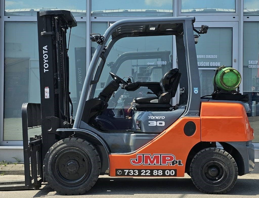 Toyota 8 FG 30 F - LPG heftruck: afbeelding 2 Toyota 8 FG 30 F - LPG heftruck: afbeelding 2