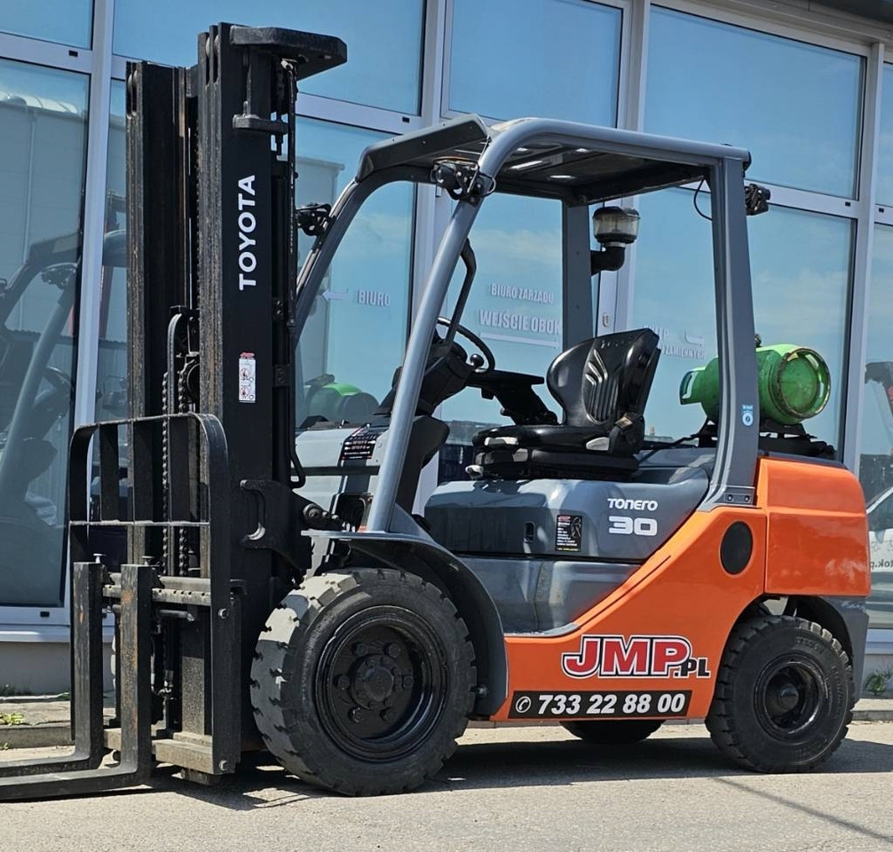 Toyota 8 FG 30 F - LPG heftruck: afbeelding 3 Toyota 8 FG 30 F - LPG heftruck: afbeelding 3