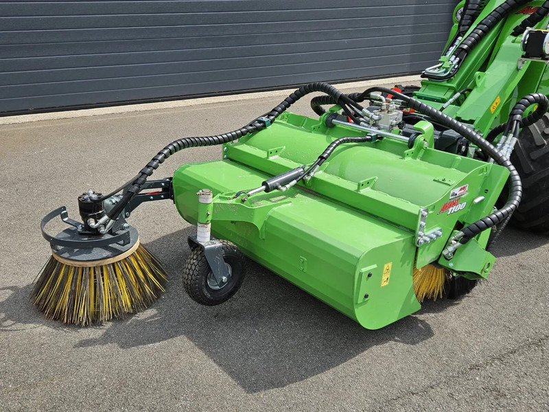 Avant borstel met opvangbak 1100 - Aanbouwdeel voor Landbouwmachine: afbeelding 1 Avant borstel met opvangbak 1100 - Aanbouwdeel voor Landbouwmachine: afbeelding 1