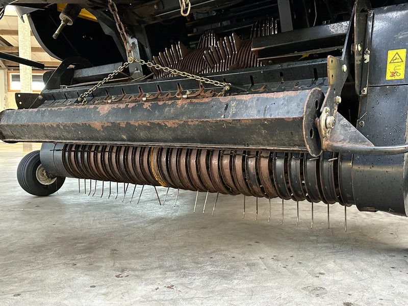 New Holland BB9060 Cropcutter - Landbouwmachine: afbeelding 4 New Holland BB9060 Cropcutter - Landbouwmachine: afbeelding 4