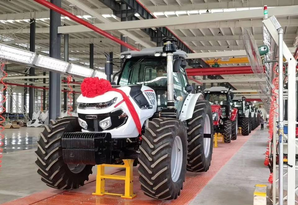 NEW MAXUS 200 HP Tractor 4x4 Warranty up to 10 Years НОВИЙ MAXUS 200 К.с. Трактор 4x4 Гарантія до 10 Років NOWY MAXUS 200 KM Ciągnik 4x4 Gwarancja do 10 LAT - Tractor: afbeelding 1 NEW MAXUS 200 HP Tractor 4x4 Warranty up to 10 Years НОВИЙ MAXUS 200 К.с. Трактор 4x4 Гарантія до 10 Років NOWY MAXUS 200 KM Ciągnik 4x4 Gwarancja do 10 LAT - Tractor: afbeelding 1