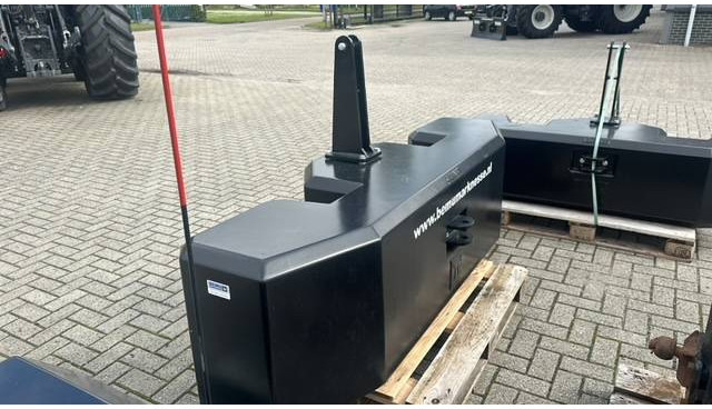 Gewichtenblok 2500 KG Ertscomposiet - Tegenwicht voor Landbouwmachine: afbeelding 4 Gewichtenblok 2500 KG Ertscomposiet - Tegenwicht voor Landbouwmachine: afbeelding 4