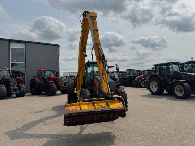 Valtra 8150 hitech met Bos maaiarm met klepelmaaier - Tractor: afbeelding 5 Valtra 8150 hitech met Bos maaiarm met klepelmaaier - Tractor: afbeelding 5