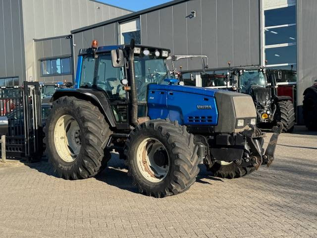 Valtra 8550 Hitech! - Tractor: afbeelding 2 Valtra 8550 Hitech! - Tractor: afbeelding 2