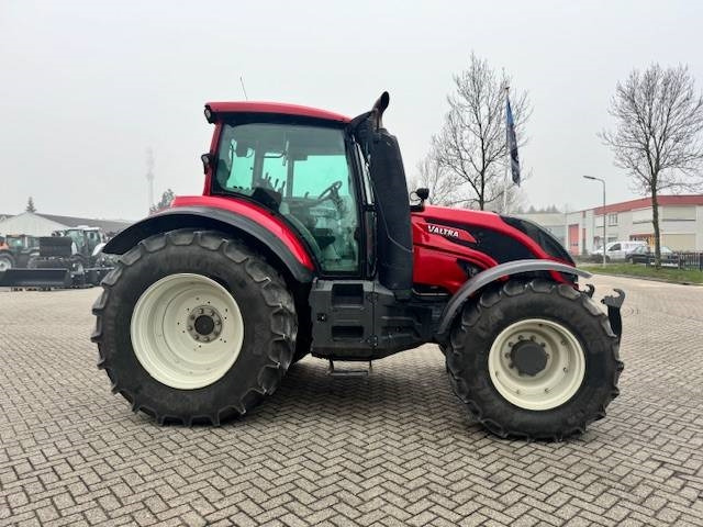 Valtra T144 Hitech - Tractor: afbeelding 4 Valtra T144 Hitech - Tractor: afbeelding 4